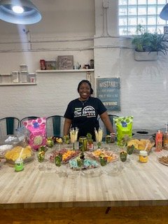 GrahamWindham's tweet image. Our Graham Interns enjoyed a "Chat and Chew" at the O.U.R. Place FEC. Interns were able to network, and learn more about O.U.R. Place's work in #Huntspoint.