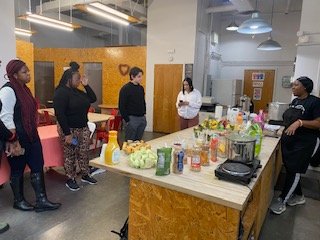 GrahamWindham's tweet image. Our Graham Interns enjoyed a "Chat and Chew" at the O.U.R. Place FEC. Interns were able to network, and learn more about O.U.R. Place's work in #Huntspoint.