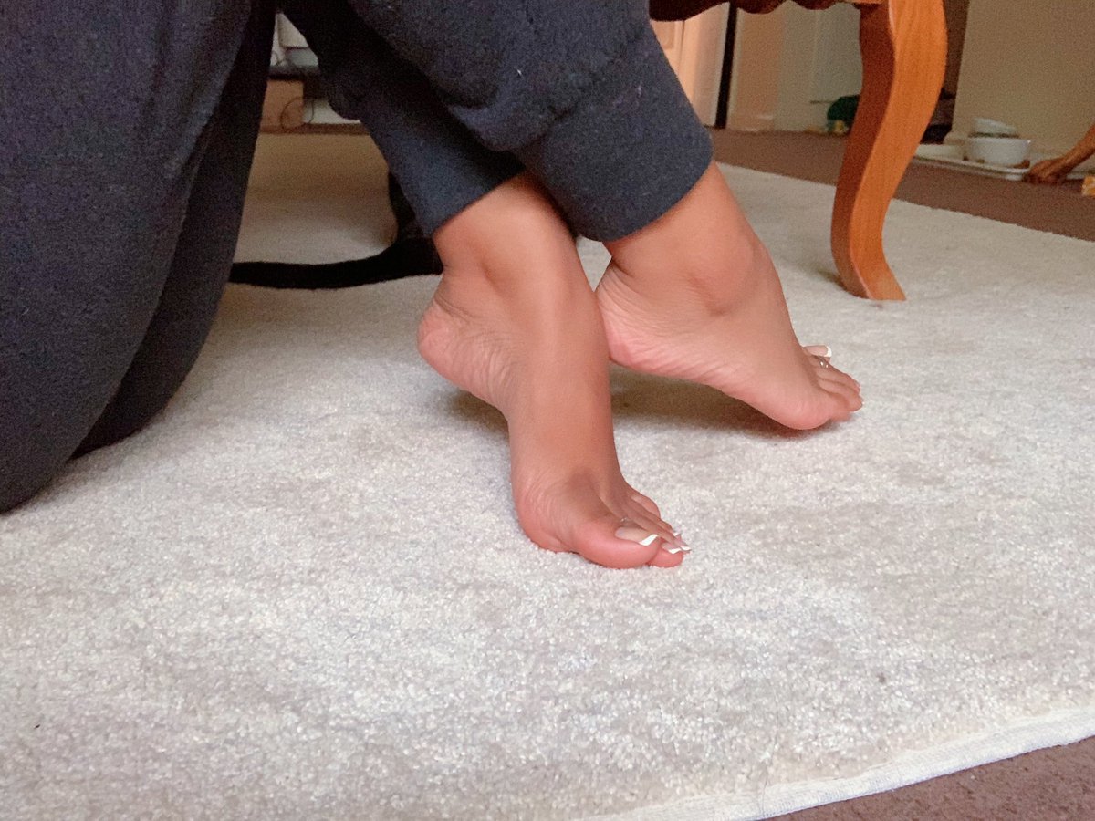 cryptidsoles's tweet photo. @armageddom15 ahhh i’m so cute with ittttt 🤍 https://t.co/0mRhzAlfhH