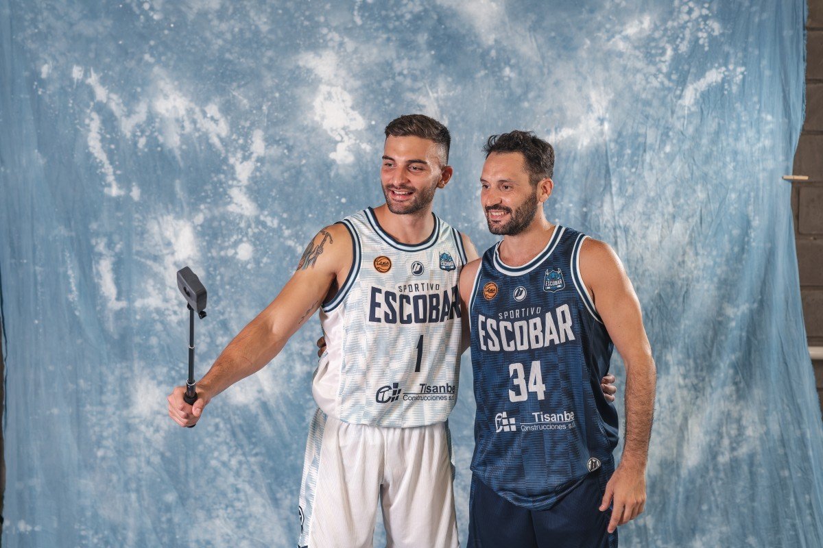 🤳🏼 𝑳𝒂 𝒇𝒐𝒕𝒐 𝒅𝒆 𝒍𝒂 𝒇𝒐𝒕𝒐 🤙🏼
🎞️ Media Day <a href="/laligafederalok/">La Liga Federal</a> 2023

📸 <a href="/nuniezleo/">Leo Nuñez</a> (#SportivoInnova)

#SomosEscobar | #LaLigaFederal