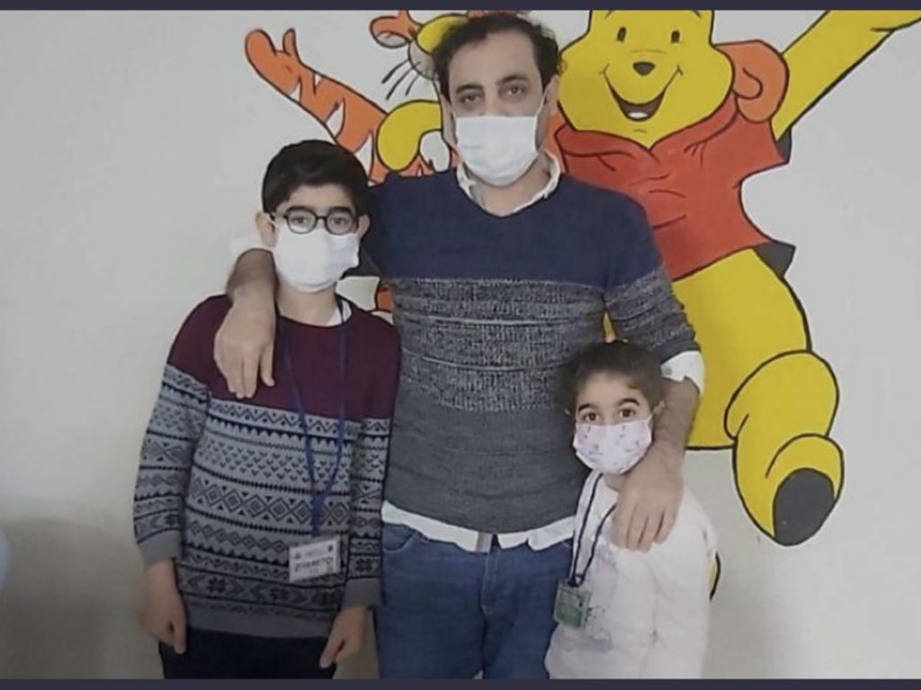 Fatmanur Ertuğrul
2 çocuğuyla enkaz altında.
Yavuz selim mah.arzumkent cad.bina no:13 posta kodu: 02040
Adıyaman/merkez.

Allah rızası için paylaşalım..