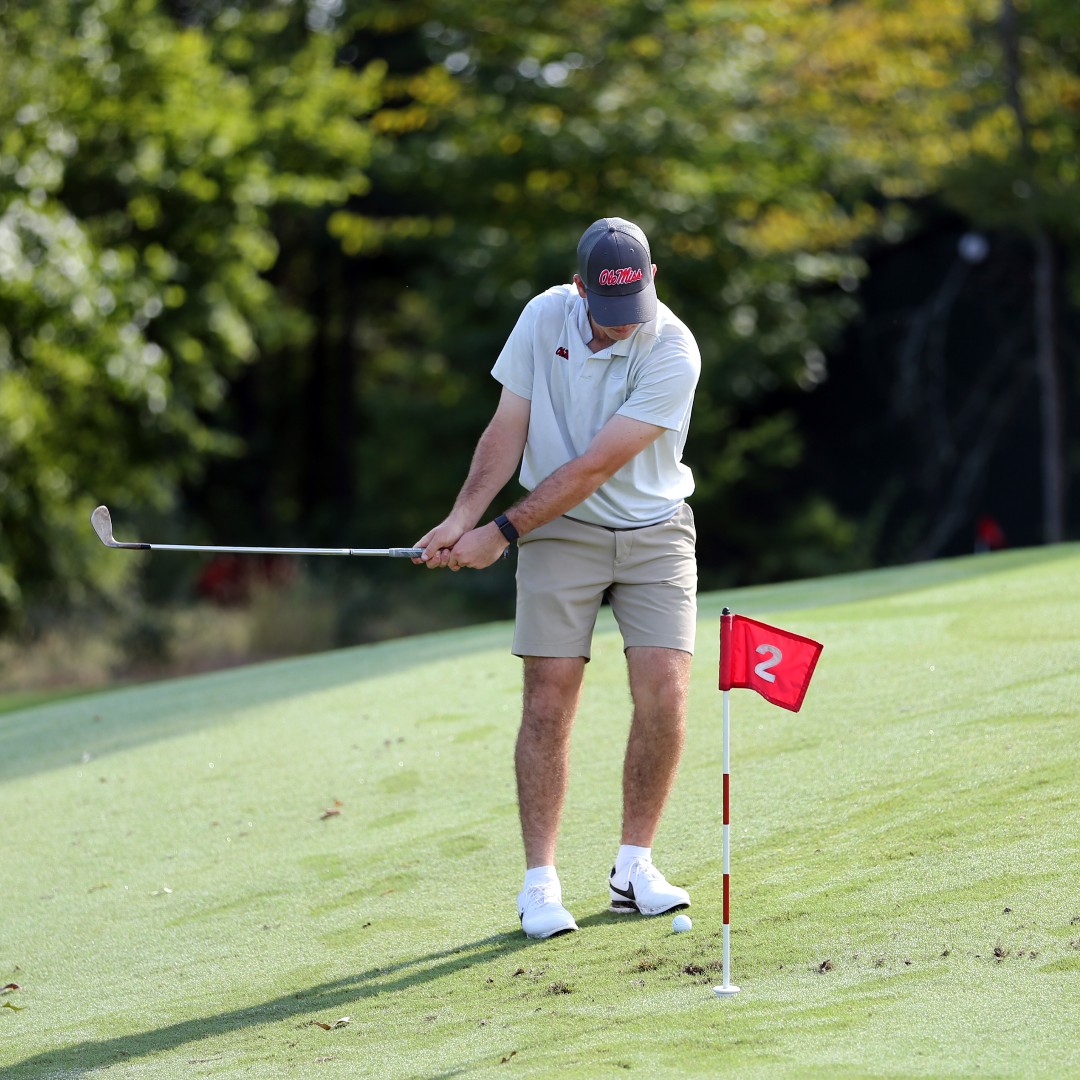 OleMissMGolf's tweet photo. ���𝗲𝘁𝘁𝗶𝗻𝗴 𝗯𝗲𝘁𝘁𝗲𝗿 𝗲𝘃𝗲𝗿𝘆 𝗱𝗮𝘆 💪

Wrapping up the @SharkeyIndy with three Top 20 Rebels! Onto the spring season 😈

T6. @Brett_Schell13 
T11. @PattonSamuels 
T17. @kyemeeks59 https://t.co/FYCCvMDjAW