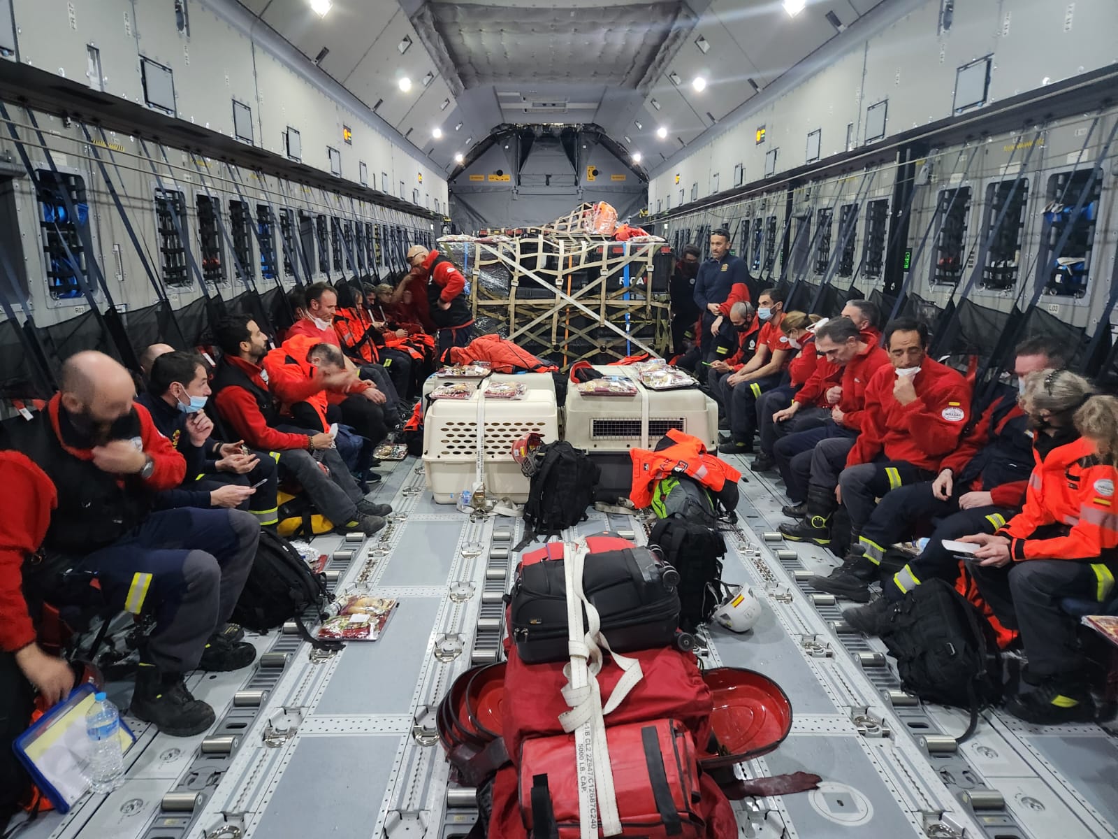 Depremlerin ardından dev gemiyle yardım gönderdiler. Teşekkürler İspanya - Resim : 6