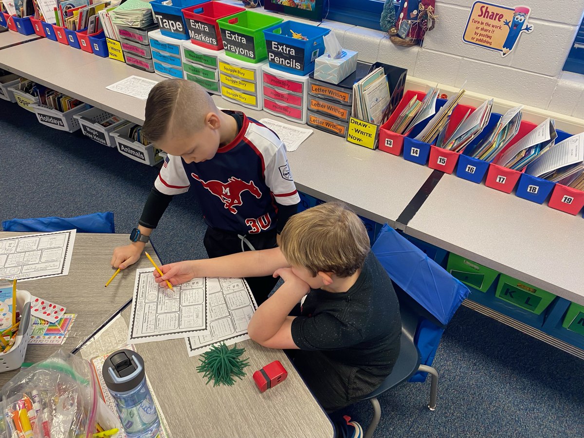 CarySD26's tweet photo. Our @DeerPathCary students spent the morning completing their #geoboards and working together on their daily math activities. #d26learns #collaboration #dpcomets https://t.co/nluG9UYCtF