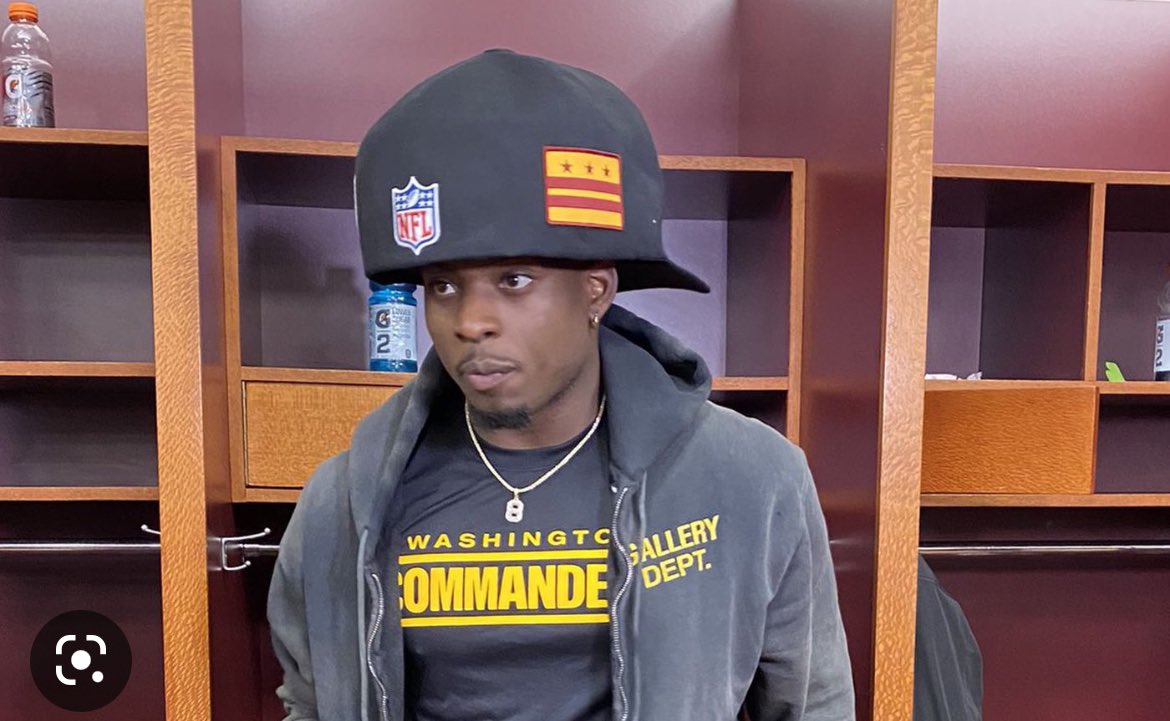 tcorwin0723's tweet photo. @DanBarreiroKFAN If only he had the right accessory. https://t.co/fcwzMcDUsw