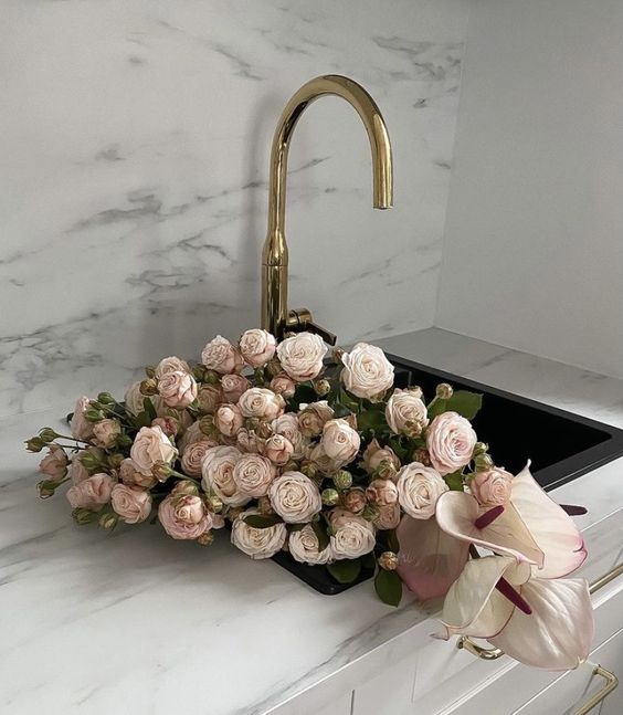 Lanii 🌙 Moon on Twitter "RT adacatalinaa buying fresh flowers for