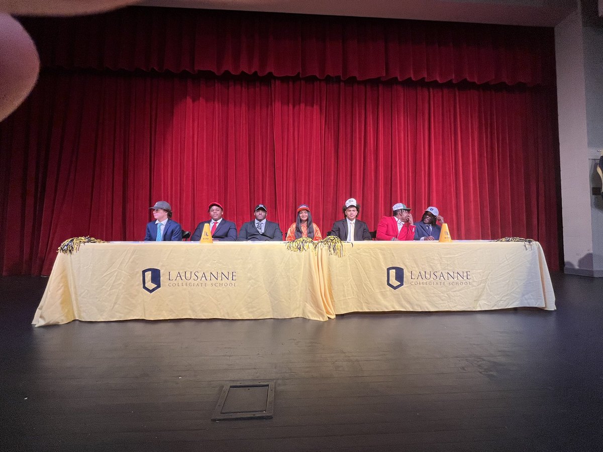 LausanneFB's tweet photo. What an amazing day! Congrats to @DrewScott901 (Missouri western state) @ZamariyonK_24 (miss valley state) @TylerBell73 (Troy) @wyattlocastro (Belhaven) @JarvisWyatt6 (uca) @EthanJones2023 (TSU) on signing today! https://t.co/IBPQ9BvuL2