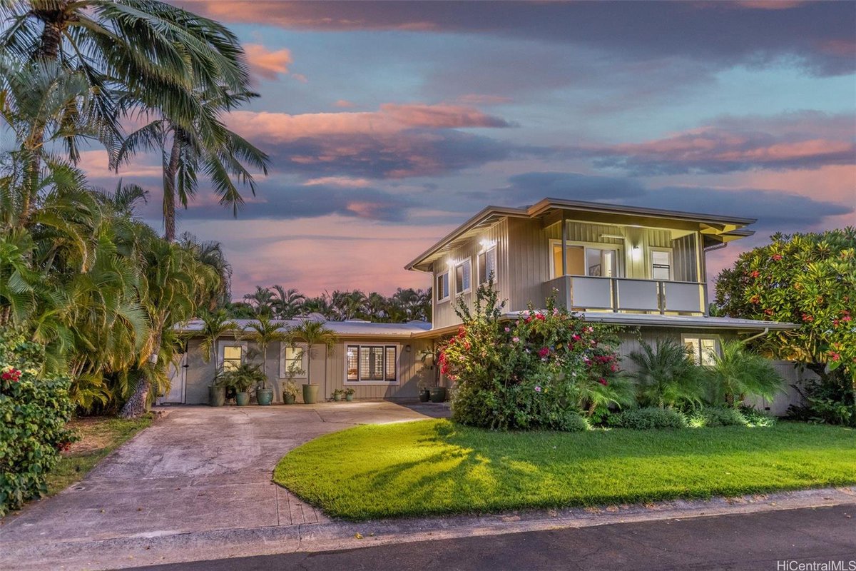 CarvillSIR's tweet image. SOLD. 230 Aikane St., Kailua. Congratulations to Eric Olson for representing the buyer of this exceptional executive home in Aikahi Park! $2,100,000. 

#carvillsir #kailuarealestate #poolspa #chefskitchen