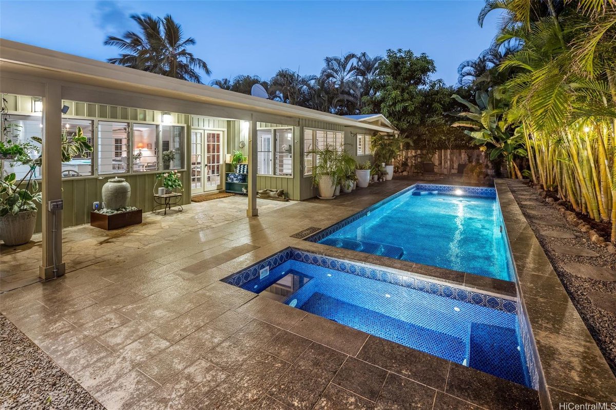 CarvillSIR's tweet image. SOLD. 230 Aikane St., Kailua. Congratulations to Eric Olson for representing the buyer of this exceptional executive home in Aikahi Park! $2,100,000. 

#carvillsir #kailuarealestate #poolspa #chefskitchen