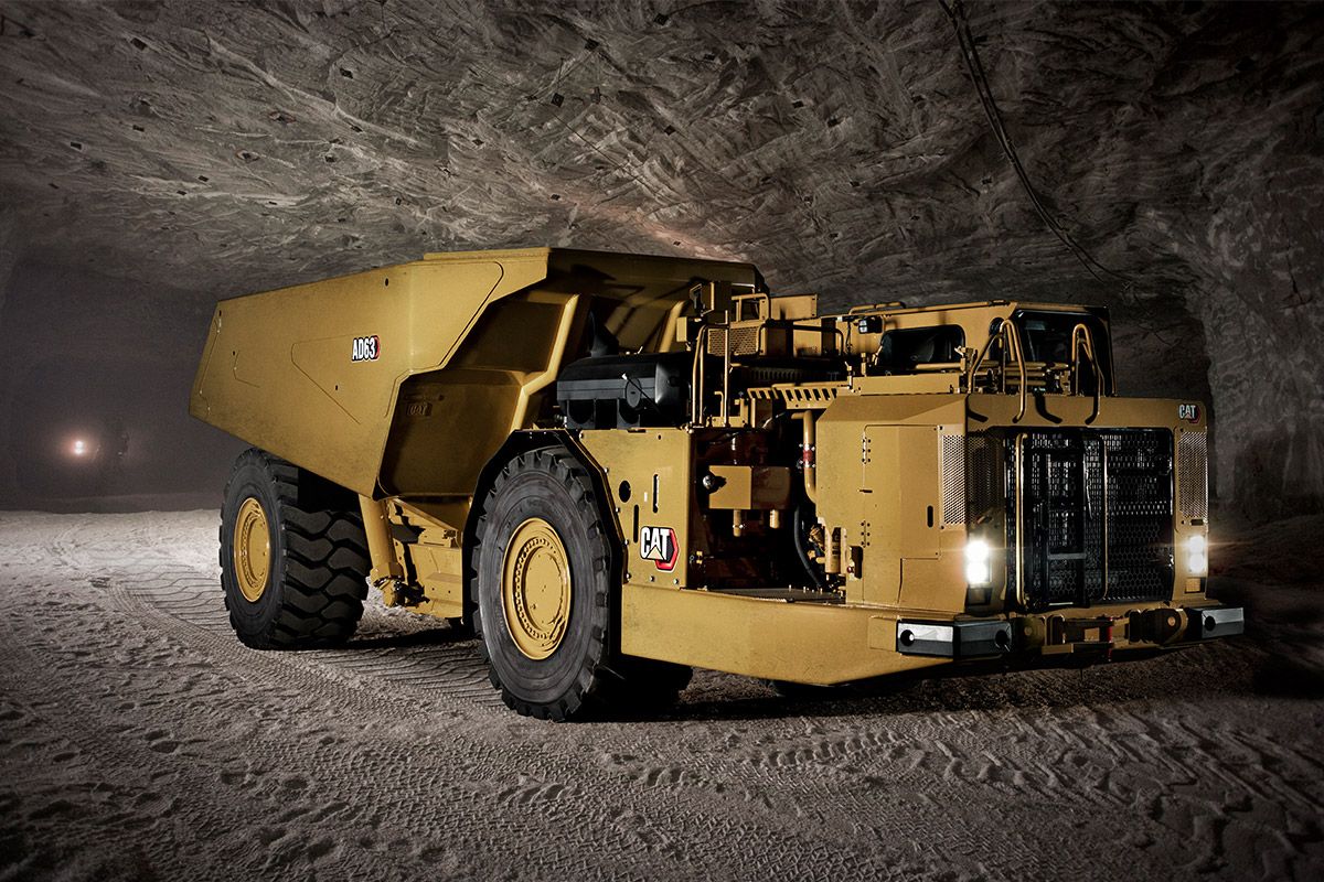 Outletminero's tweet photo. #EquipoMinero| El Camión Subterráneo Cat AD63 está diseñado para una alta producción, menores costos y mayor eficiencia, mide 12,4 de longitud y pesa 52 tonels y alcanza hasta 41 km/h.  La cabina de clase mundial mantiene a los operadores seguros y cómodos durante todo el turno. https://t.co/fXFvZKv1z7