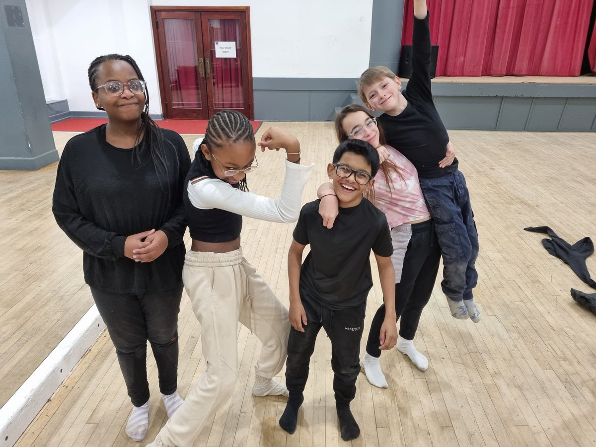 msjfarley's tweet photo. 6T @TFPrimaryN1 are enjoying their first official @PGLTravel activity. #JockJackShowedUp #longestline #competitiononpoint @NewWaveFed #winnnerwinnerchickendinner https://t.co/lRG1kxhgY3