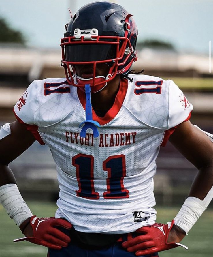 Thank you <a href="/CoachShanefelt/">Chris Shanefelt</a>. Blessed to receive another offer from <a href="/FlyghtPrepFB/">FlyghtPrepFootball</a>  <a href="/AGTG/">AT</a>🙏🏽