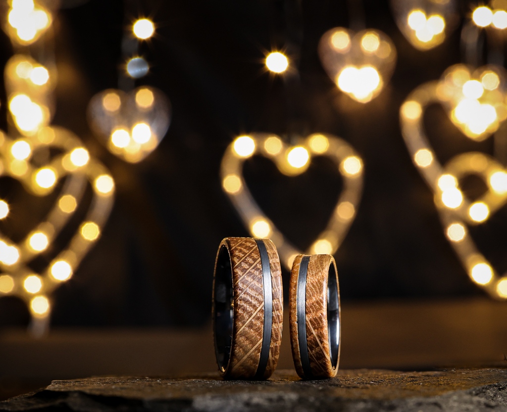 Light up your Valentines Day with a new wedding band set⚒️
The Jack set is made from exterior old grown Jack Daniel's whiskey barrel!🥃
25% off sitewide from now until Feb 14th❤️
Code: VDayBowl⁠
#Thorum #ValentinesDaySale #ValentinesSale #WeddingRings #UniqueRings #Jewelry