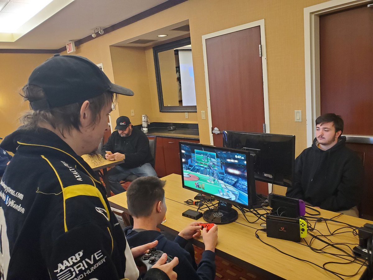 TrinitySchoolOK's tweet photo. The Tiger Gaming Club participated in the 1Up Charity tournament for Extra Life and the Children's Health Foundation over the weekend and even had time to squeeze in an OKC Blue Basketball game.
#tigergaming #trinitytrue #gotigers https://t.co/5blHc9xv7l
