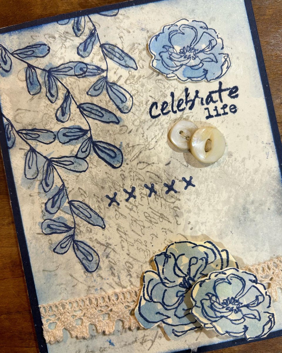 stampers_anon's tweet photo. the perfect pair 🤍💙 NEW #timholtzink Lost Shadow + Prize Ribbon and #timholtzstamps Floral Elements + Media Marks 2
✂️ #handmade by @mk_knits
#crafts #DIY #mixedmedia #onlineshopping #stampersanonymous #timholtz #lostshadow #prizeribbon #cardmaker https://t.co/Oj5WpOD1Ui