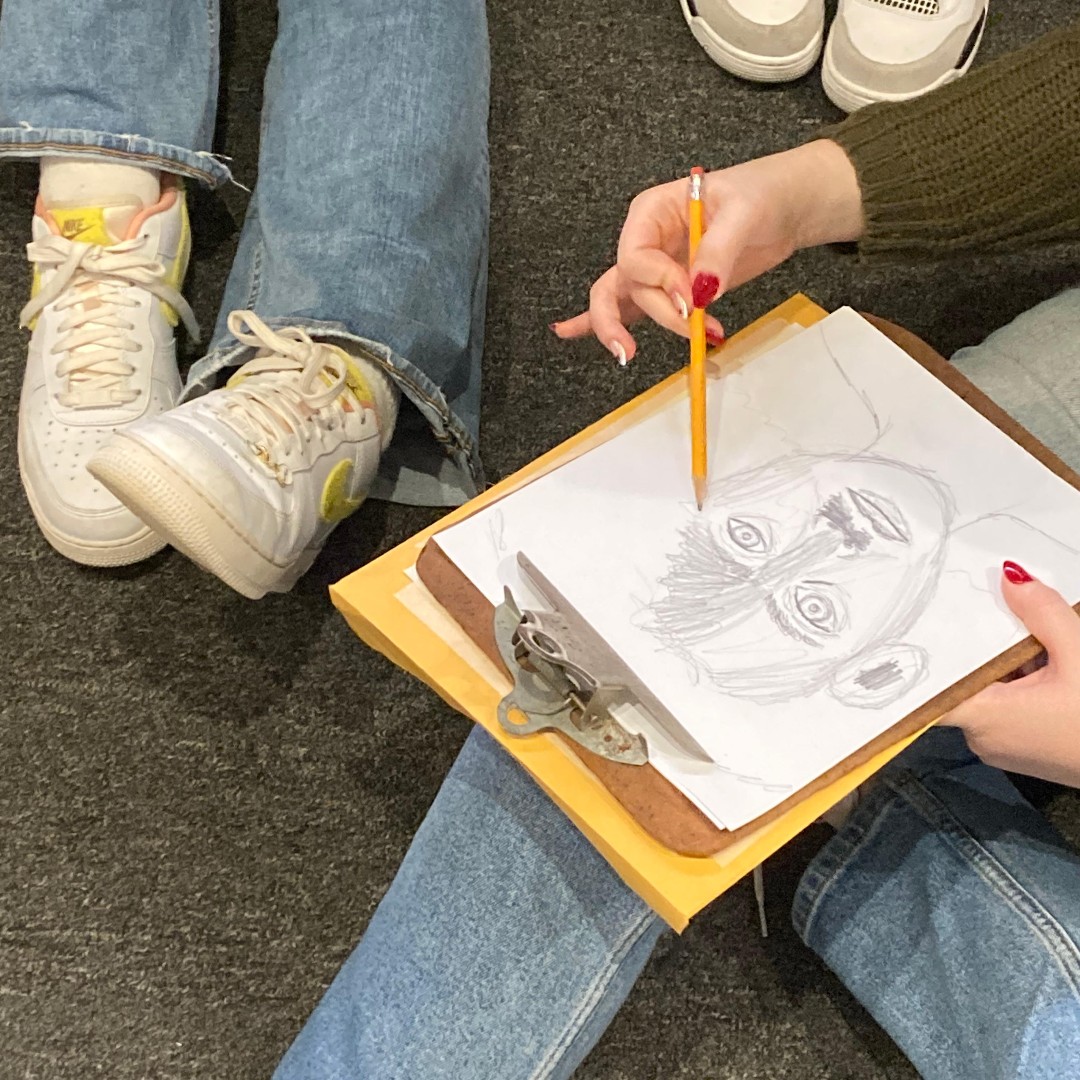 HudsonRivMuseum's tweet photo. It’s #MuseumEdMonday! We were so excited to welcome @DodsonDragons to the HRM last week to learn about our fantastic exhibitions!
#HRMFrederickBrown #HRMOrderReorder #HRMPlasticReef
@YonkersSchools
Support provided by Art Bridges https://t.co/8Z4g4DMeH2