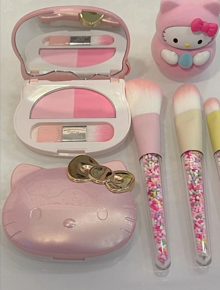 sanrio daily ✨ tweet media