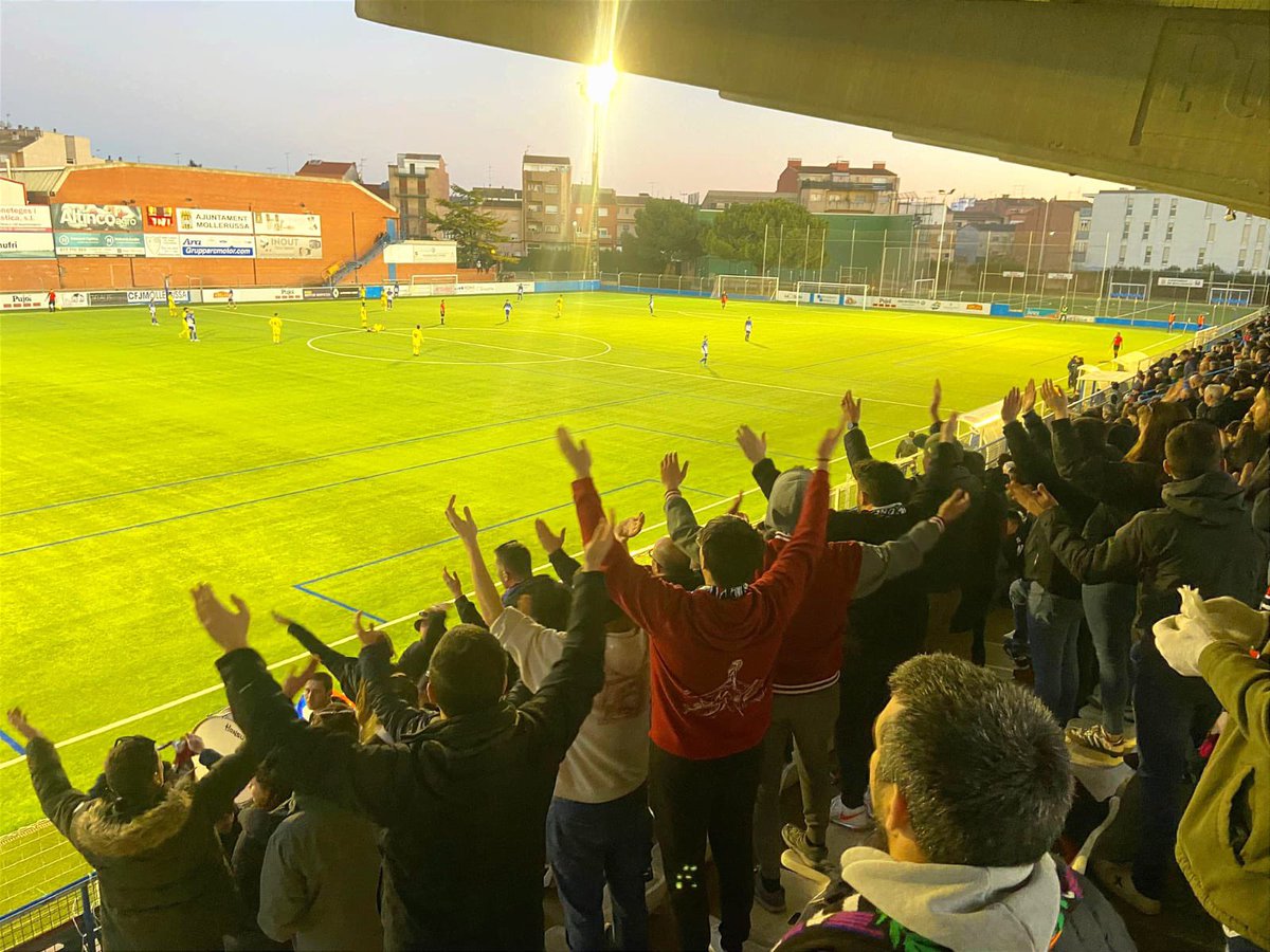 BOndarins's tweet photo. Com de 𝗰𝗼𝘀𝘁𝘂𝗺, a la grada un sol crit!

Gràcies per la visita i ens veiem ben aviat @eskapulats 

Mollerussa 2 - 1 TÀRREGA

#bandarresondarins 
#uet1957 
#usausausa https://t.co/FJI0Muf5jW