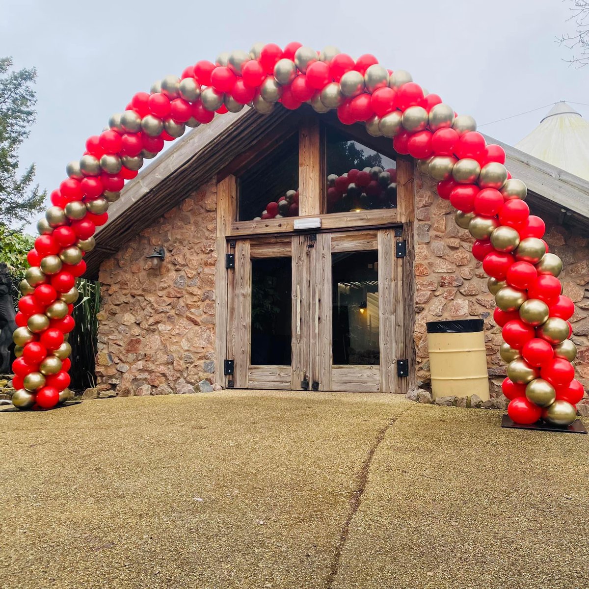 Something_Party's tweet photo. Highlights the entrance beautifully 🎈#aeropole #balloons #balloonarch #ballooning #ballooninstallation #balloon #balloondecor #balloondecoration #balloonshop #balloonart #balloonfun #worcester #safaripark #WorcestershireHour https://t.co/0rQH6TZQXi