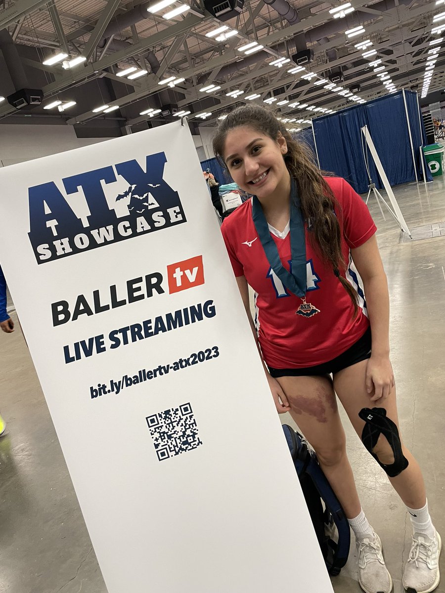 sandruchaguirre's tweet photo. My girl came home with some hardware! 3rd place BAT 🦇 medal in GOLD at ATX Showcase! An amazing weekend of volleyball. So proud, @MiaDeciga came to play! ❤️🏐💙 @Texas1Vball   #TOV16Navy #ATXShowcase #Libero https://t.co/4iaeEingop