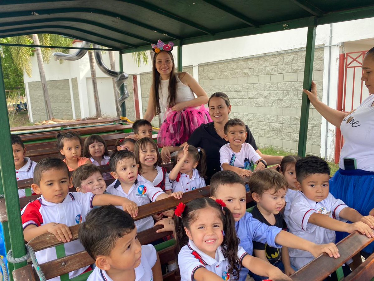 comfamiliarh's tweet photo. Los líderes del Colegio Comfalagos iniciaron sus clases con mucha alegría🤩📚

✅Conoce más información aquí👉🏻 https://t.co/Hy9SVQOB5s
•
•
#ComfamiliarHuila #Comfalagos #RegresoaClases https://t.co/nADliH7Lsj