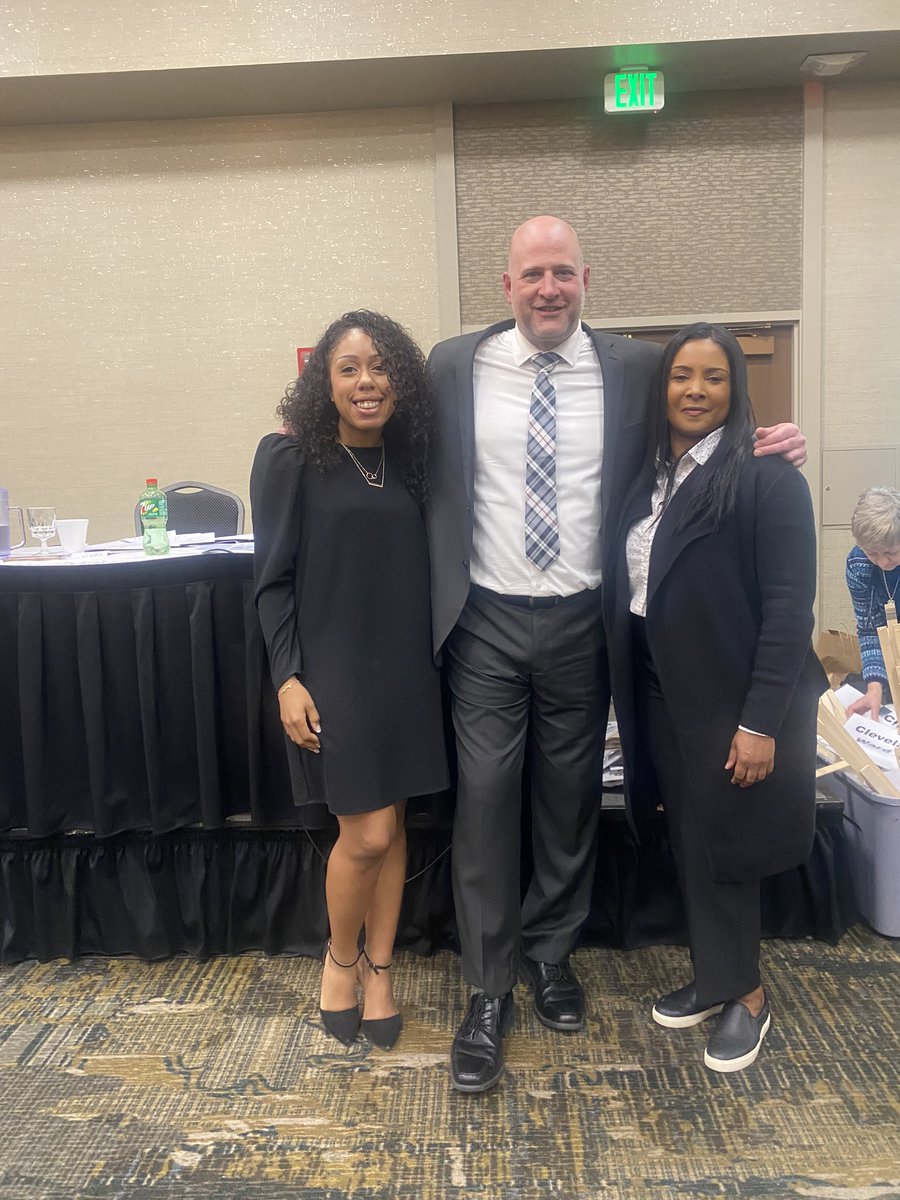 ClevelandBrocks's tweet photo. A major welcome to the @CuyahogaDems team to these two talented women. Our new Co-Parliamentarian/Counsel @kmosleyesq &amp; new Party Officer, Secretary @NakeshNickerson.  Immensely proud to have them join us and literally can't wait to work with them. Welcome aboard! https://t.co/YqcYch1bMz