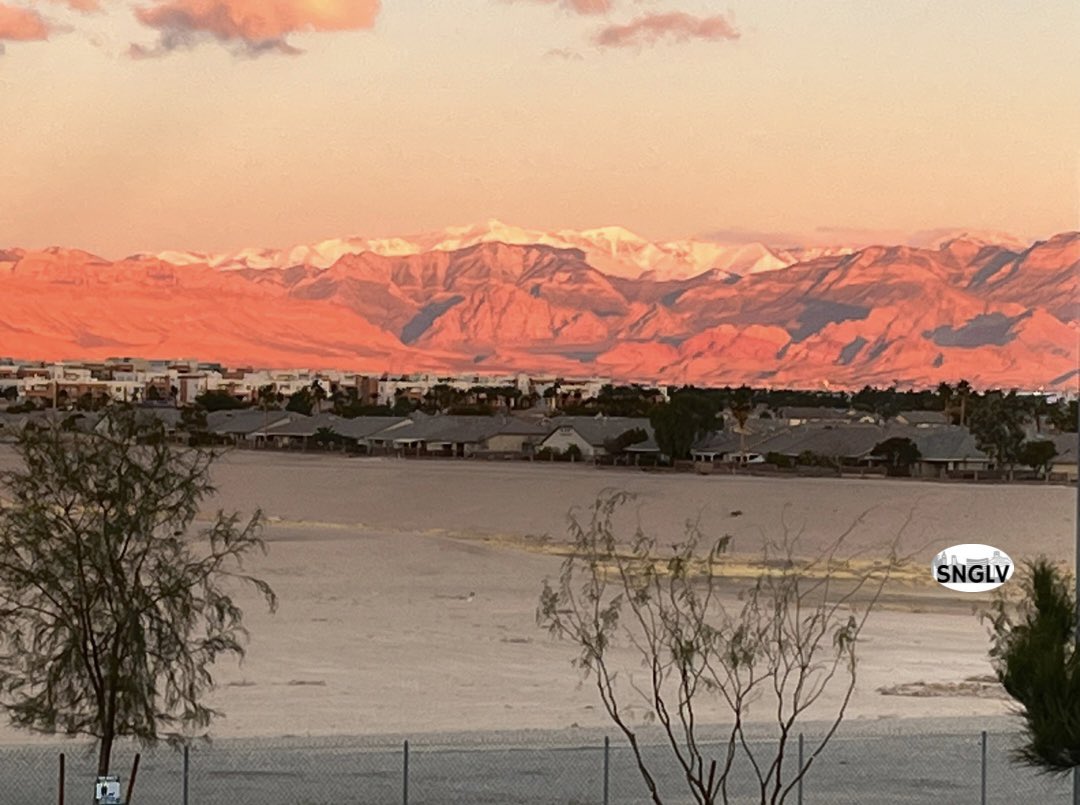 SportsNewsVegas's tweet image. The ☀️ hit the Red Rock just right 

Happy Monday everyone
#redrock #summerlin #LasVegas #MondayMorning