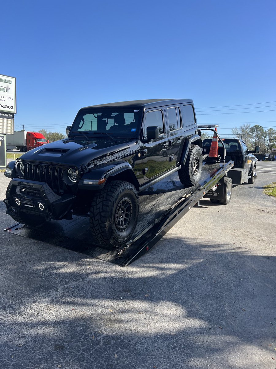 jadozark's tweet photo. Spun a bearing on the way to Jeep 🤷🏼‍♂️⁦@Jeep⁩ https://t.co/HcNP3NOJmj