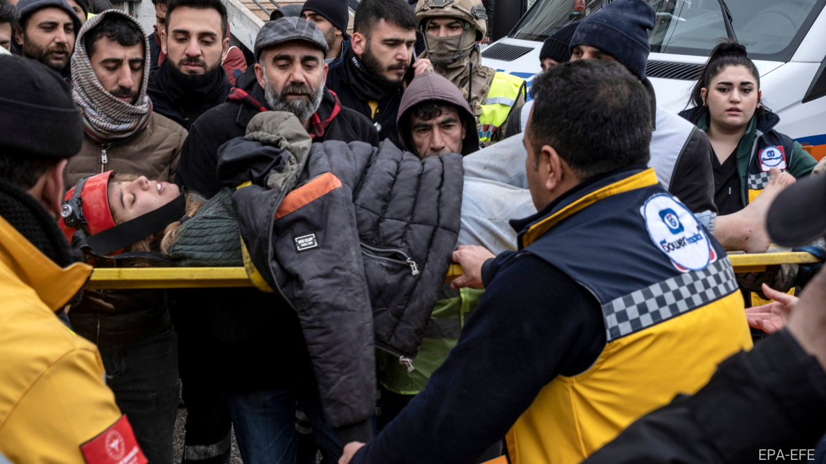 NewsBFM's tweet photo. 1. The death toll from the 7.8 magnitude quake in Türkiye could rise eight-fold, the WHO has warned.

The death toll is currently 3,500 in Türkiye and Syria, and 14,000 are injured.

Rescuers are searching for survivors under mountains of rubble in freezing and snowy conditions. https://t.co/G8ccyjot1y