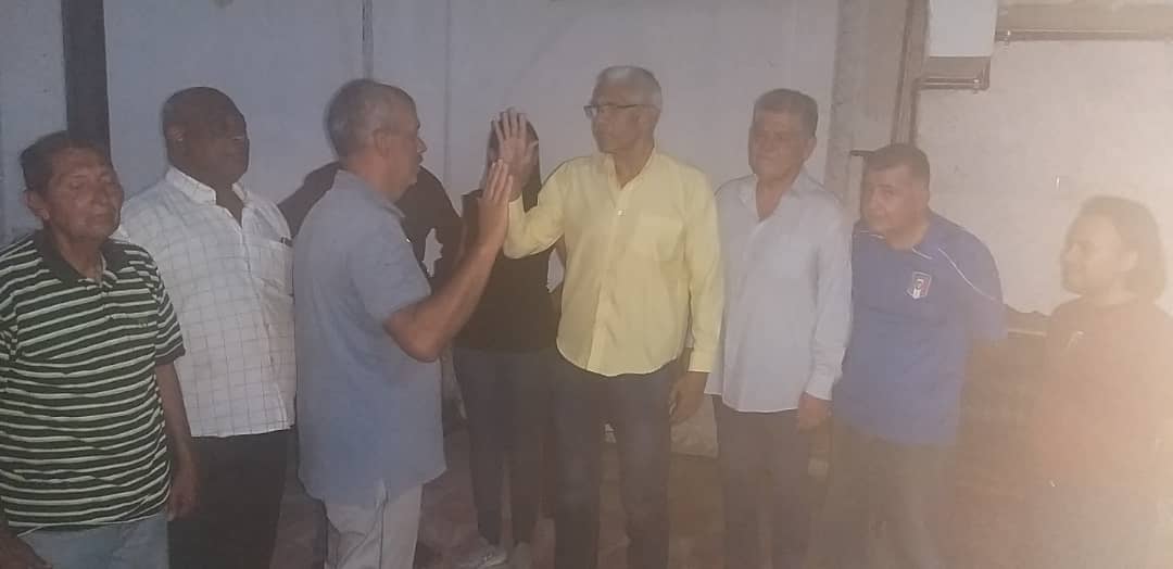 AdBelgica's tweet photo. #06F Juramentación del compañero Wilther Dávila como Secretario Político del CEM AD en Resistencia Los Guayos, fortaleciendo nuestra estructura y planificando actividades para promover a nuestro candidato y próximo presidente @prospericarlos
#MovilizacionTotalAD https://t.co/vtjrtYXub1