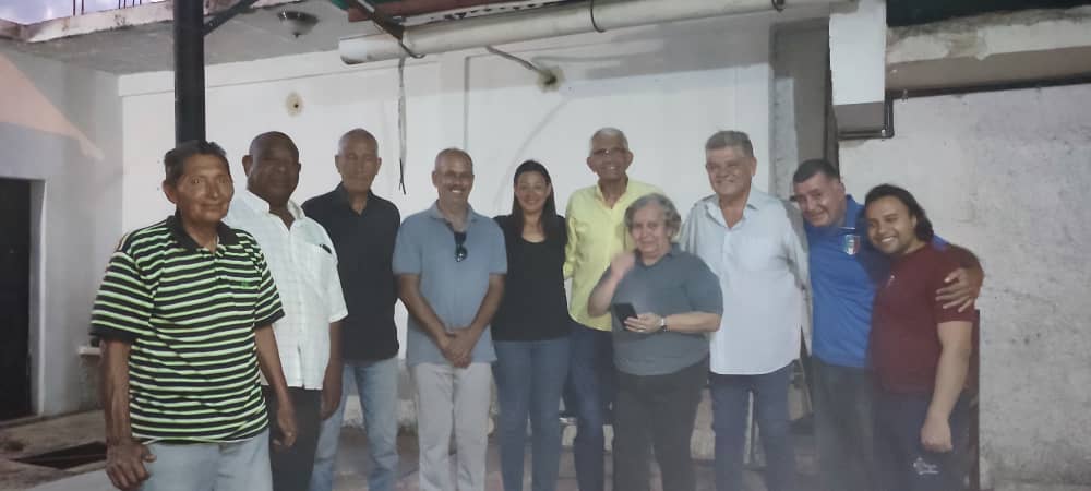 AdBelgica's tweet photo. #06F Juramentación del compañero Wilther Dávila como Secretario Político del CEM AD en Resistencia Los Guayos, fortaleciendo nuestra estructura y planificando actividades para promover a nuestro candidato y próximo presidente @prospericarlos
#MovilizacionTotalAD https://t.co/vtjrtYXub1