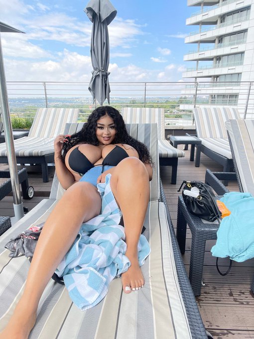 Checkout the first thing I do when I get home after a long stressful day here https://t.co/FxqjV3ORLX