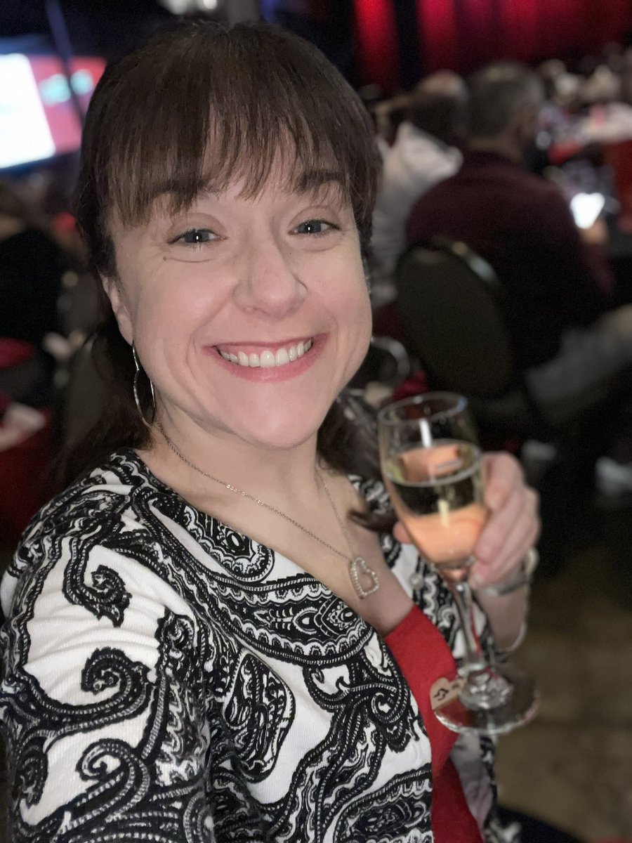 na_ta_sha_86's tweet photo. Last Friday I attended my first American Heart Association Go Red for Women event! Such a great vibe in the building, hearing amazing stories, and learning about hands only CPR! Let’s take care of ourselves, ladies! ❤️ @American_Heart #SoDakGoRed https://t.co/S7tuv4yL9y