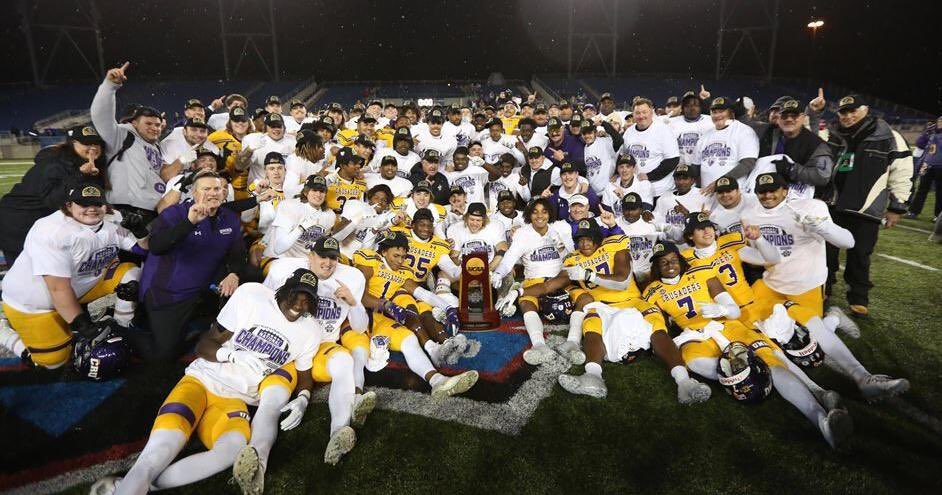 Isaiah Thompson (@isaiahet2) on Twitter photo #AGTG I am 100% Committed to the University of Mary Hardin-Baylor!! Can’t wait to get to work!! <a href="/CruFootball/">UMHB Football🏈</a> <a href="/Coach_LHarmon/">Larry Harmon</a> <a href="/VHSFootball/">Vandegrift Football</a> <a href="/RecruitVandyFB/">Vandegrift HS Football Recruiting 🐍</a> #AGTG I am 100% Committed to the University of Mary Hardin-Baylor!! Can’t wait to get to work!! <a href="/CruFootball/">UMHB Football🏈</a> <a href="/Coach_LHarmon/">Larry Harmon</a> <a href="/VHSFootball/">Vandegrift Football</a> <a href="/RecruitVandyFB/">Vandegrift HS Football Recruiting 🐍</a>