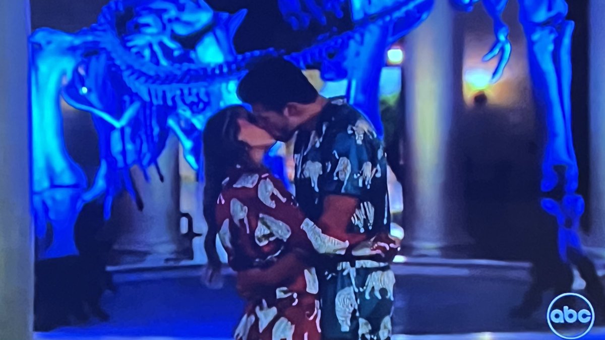 erinmurray16's tweet photo. they gave kaity pajamas but did they give her a makeup wipe?? toothbrush? if not, count me out #TheBachelor https://t.co/eCNSMKNvv2