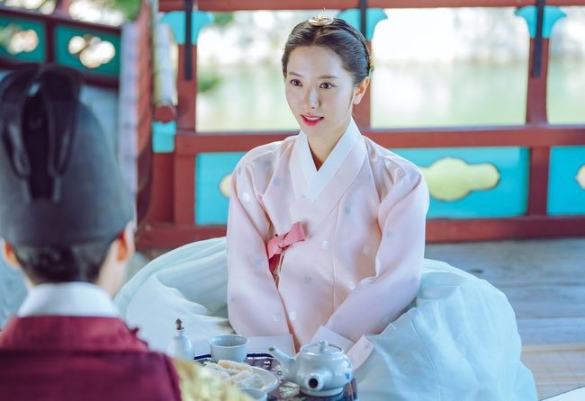 ทีมผลิตของ #JoseonLawyer กล่าวว่า "#คิมจียอน เป็นนักแสดงที่มีทั้งวิชวลและความสามารถในการแสดง และมีทัศนคติที่แตกต่างกันในการท้าทายละครย้อนยุคเรื่องแรก การแสดงที่มีบุคลิกเฉพาะตัวของของเธอ จะแสดงให้เห็นถึงการแก้แค้นของเจ้าหญิงอียอนจูได้อย่างยอดเยี่ยม"

🔗 v.daum.net/v/202302070915…