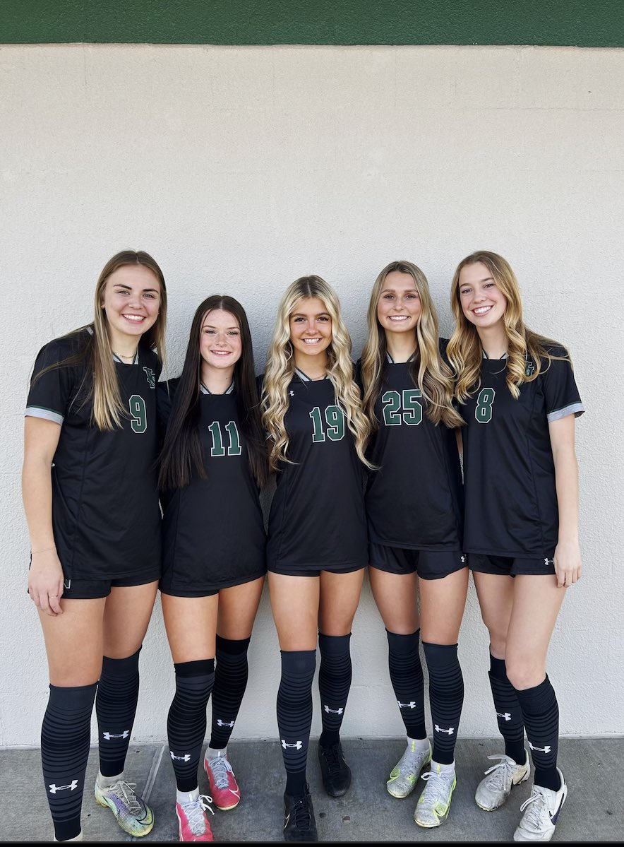 Junior Szn🐺⚽️<a href="/NN_Girls_Soccer/">NN Girls Soccer</a>