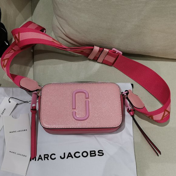 lettycampos45's tweet photo. So good I had to share! Check out all the items I'm loving on @Poshmarkapp #poshmark #fashion #style #shopmycloset #marcjacobs #isseymiyake: https://t.co/K4Xnd8jtCi https://t.co/Gaiytcentx