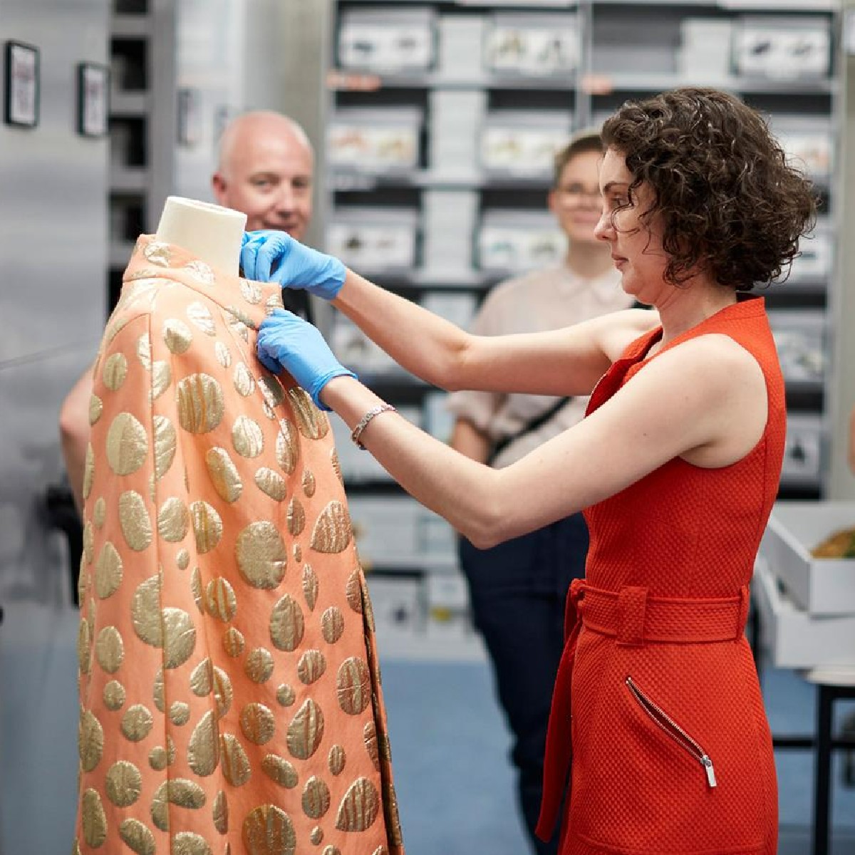We are excited to announce @museumsvictoria Fashion Collection Back Stage Pass, as part of the PayPal Melbourne Fashion Festival's Fashion Culture Program. Join a behind-the-scenes tour that showcases female innovation in the collection. 🧵 #PayPalMFF 🎟️ fal.cn/3vFzS