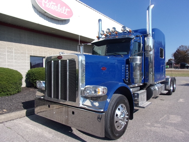 PeterbiltMotors's tweet photo. #RedOval certified, this 2020 Peterbilt Model 389 is available at Peterbilt of Louisville. #PeterbiltPride https://t.co/Sw8O2PUDZ4 https://t.co/vH0ApUTlMl
