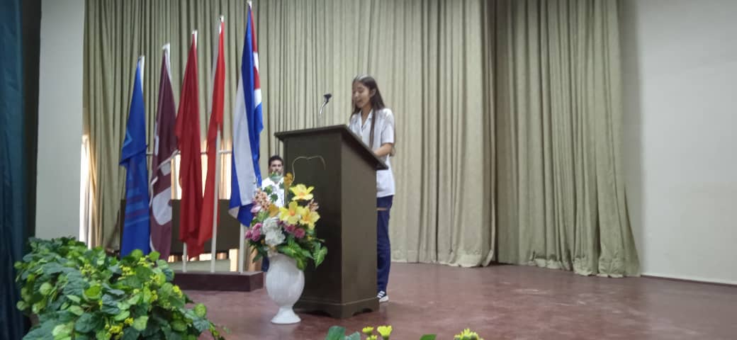 DecanoEc's tweet photo. Con un sentido homenaje al señor de la vanguardia damos la bienvenida a los nuevos estudiantes de las Carreras de Ciencias Médicas  en la FCM Enrique Cabrera.
@magdemily @DraMairim @nidia650512 @TamineJordan @japortalmiranda #CubaPorLaVida https://t.co/MEM7NxQZgA