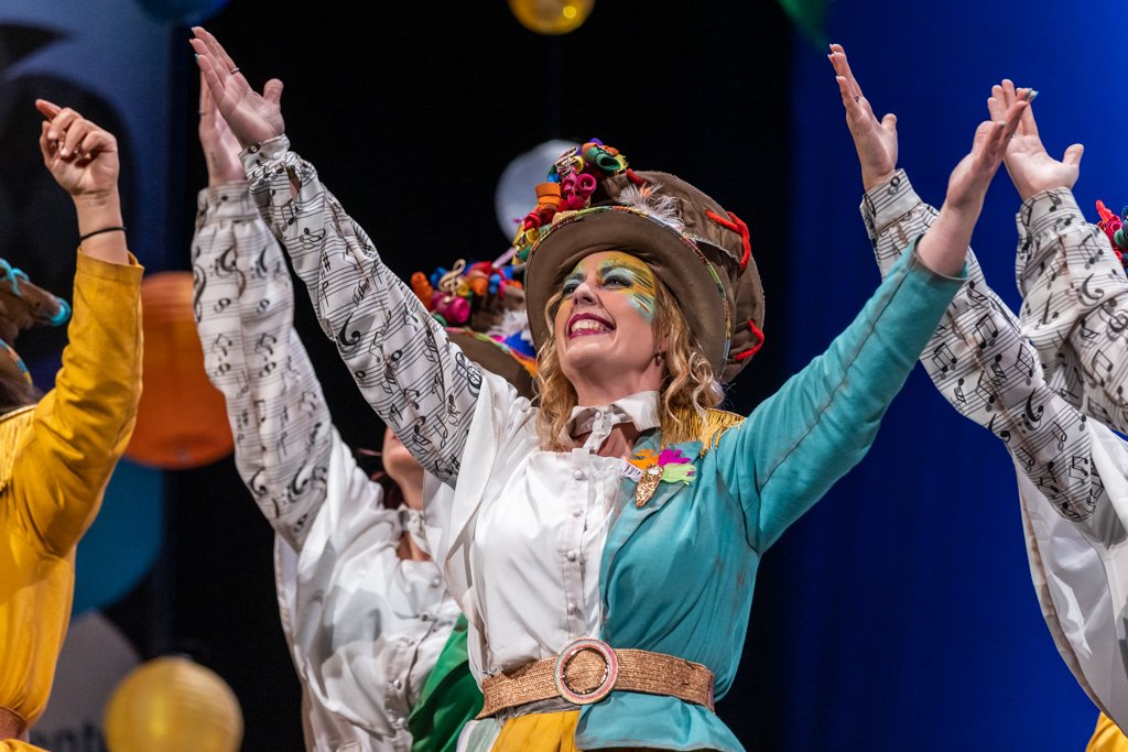 Vanexita_84's tweet photo. Mi comparsa,mi ilusión ❤️🥰🎭
La magia se hizo por ti y para ti papá,seguiré disfrutando y pasándolo bien tal y como me pediste☺️Te quiero infinito,besos al cielo❤️
#micarnaval
#vaportipapa #comparsaenelnombredemoma #CarnavalMLG #Semifinal #besosalcielo #COACMLG https://t.co/kZf8KSDQu4