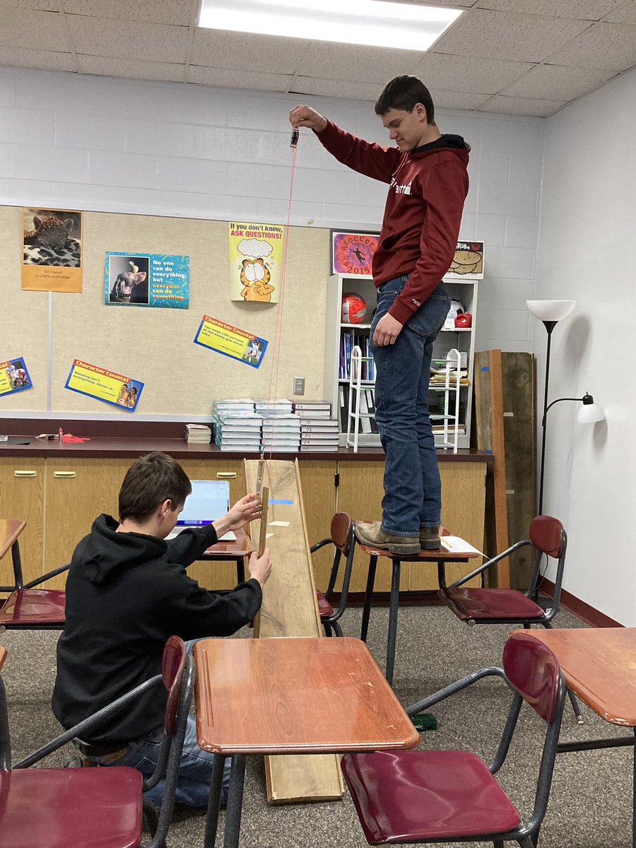 MrsManekeCN's tweet photo. When your physics teacher says it’s a simple machine lab, but you cant even figure out how to set up a pulley system, much less have enough hands between you and your lab partner to properly set one up. 🤣 #PhunWithPhysics #CNProud #OpeningDoors https://t.co/sMbpYByA0B