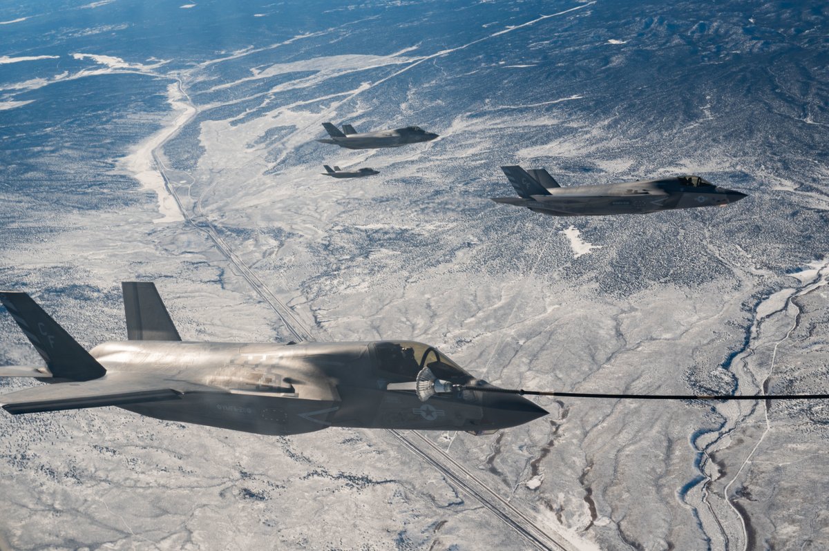 3rdmaw's tweet image. Three @USMC #F35BLightningII from #VMFA211 await refueling from a @RoyalAirForce Voyager KC during Red Flag-Nellis 23-1. Aerial refueling capabilities allow the aircraft to extend range and #Lethality. 

#3rdmaw #MAG13
