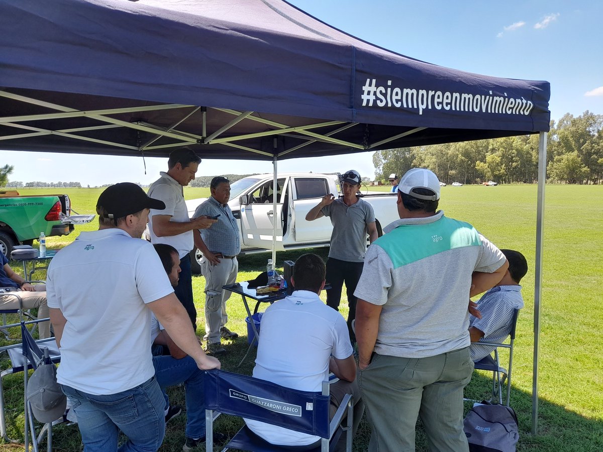 GuazzaroniGreco's tweet photo. Jornada de ajuste y calibración de tres de nuestras unidades aplicadoras de fertilizantes.
Con @mecatech_ag @SantiagoTourn  y Rep. Comerciales y Personal de aplicación de YPF Agro Guazzaroni Greco de Base 9 de Julio.

#GrupoGuazzaroniGreco #SiempreEnMovimiento #YPFAgro https://t.co/3hbw8XY8Fx