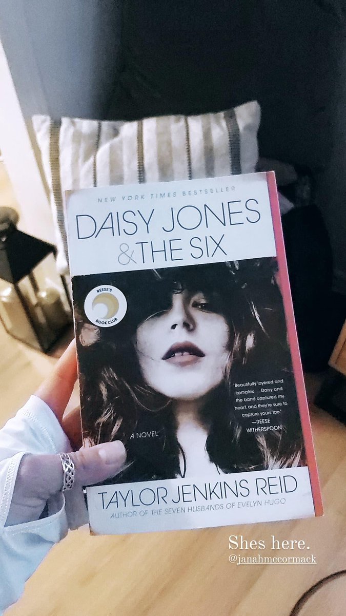 kendralavigne's tweet photo. Completed. #1weekofreading #daisyjonesandthesix https://t.co/bROFmuQPor