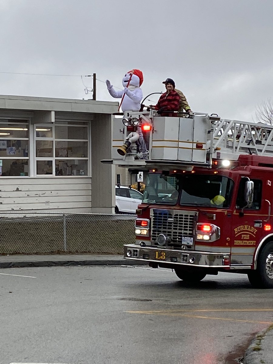 LeahMarble's tweet photo. @SD41marlborough Carnaval!! Bonhomie made his grand entrance on the fire truck! @BurnabyFireDept @burnabyschools https://t.co/ElitTeFpqZ