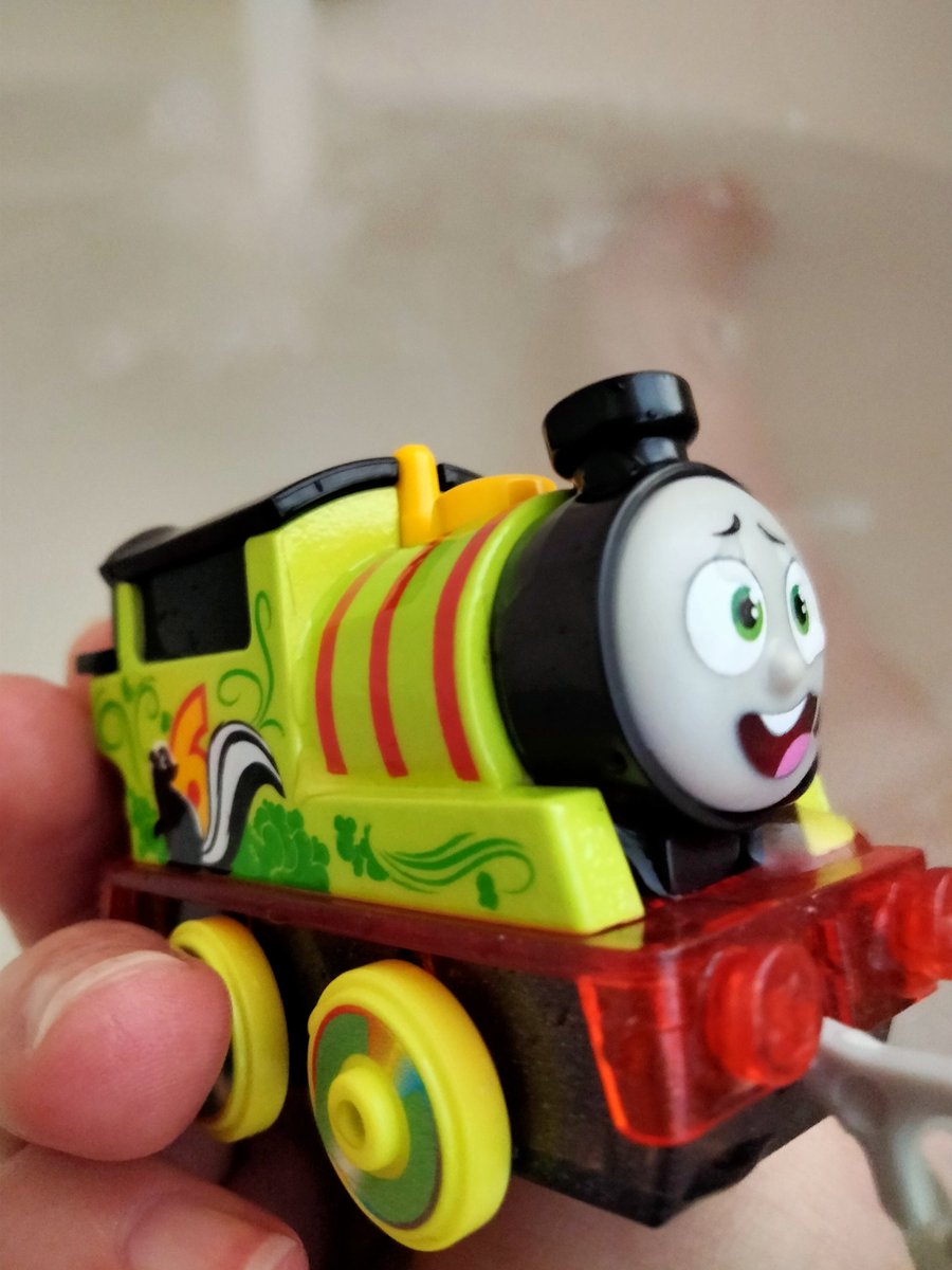 AshleyDeMoss6's tweet photo. Push Along color changing Percy before and after. #PushAlong #AllEnginesGo #ThomasAndFriends https://t.co/lvuU9MCfc8