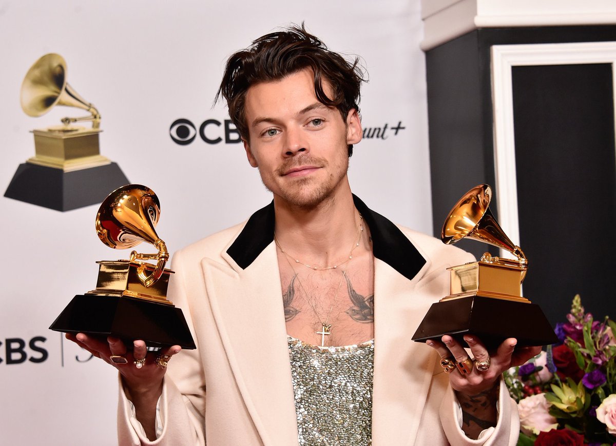 TheHarryNews's tweet photo. HIIIIII EVERYONE !!!!!!!!!!! I’m still not over last night’s wins !!!!!!!!!!!! https://t.co/oJyZhPgW0o