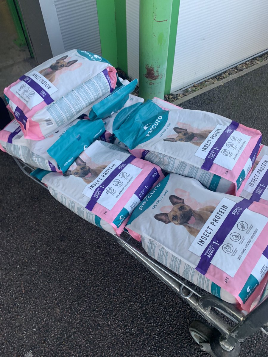 Donated to the amazing <a href="/PetsAsTherapyUK/">Pets As Therapy</a> today 😊 thank you so much for collecting and a huge thanks to <a href="/PercuroEarth/">Percuro</a>  who kindly donated the items 💕🥰